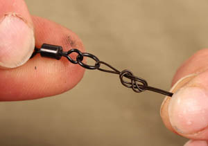 Step 5. Attach the swivel with a reliable figure of eight loop knot.