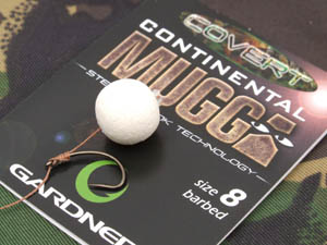 Secure the pop-up to a size 8 Covert Continental Mugga using a knotless-knot. Ensure that the pop up is positioned at the start of the bend