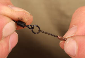 Step 7 - Dan covers the knot with 0.5mm Covert Silicone Tubing to make it neat and tangle free.