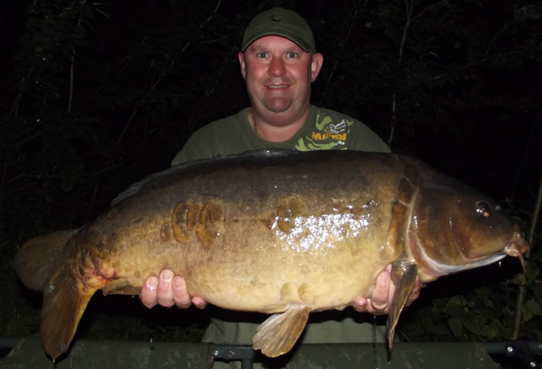 A couple of hours later at 2am the same rod was away again and after another epic scrap I landed a lovely 23lb 12oz mirror.