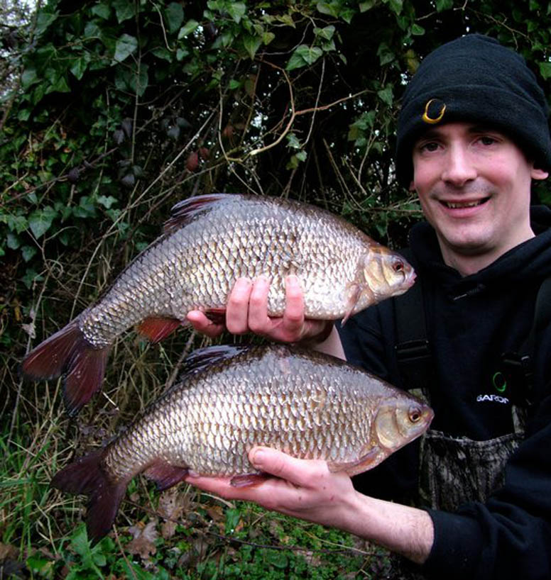 Willow produced some my favourite and most memorable fishing. Alan with a brace of roach weighing 3lb 1oz and 3lb 6oz.