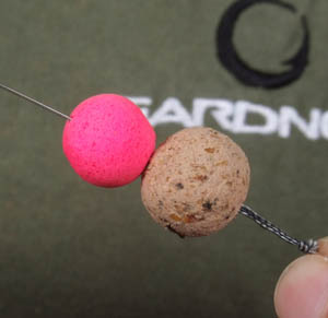 Take a length of Trickster Heavy in 20lb and form a loop for the hair stop. Attach a 12mm pop-up and 15mm bottom bait to the rig and secure in place with a hair stop.