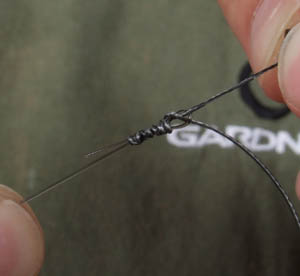 Take a length of 20lb Trick Link and join the two materials using an Albright knot.