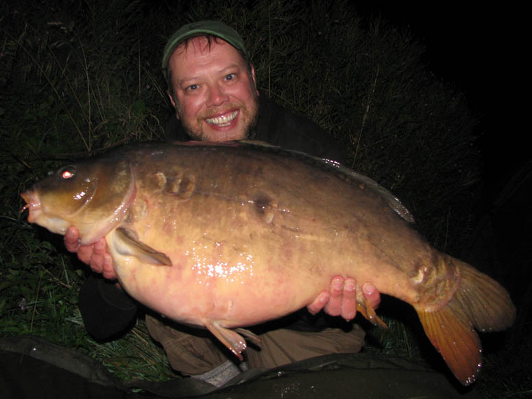 Sam has been very kind and allowed us to show this sneak preview of a very fine 28lb 12oz River Thames carp.