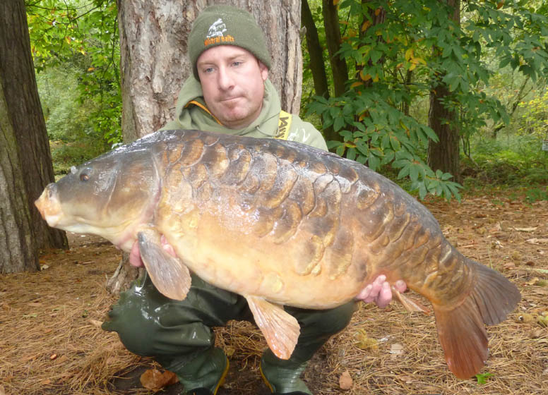Ian Lewis with a stunning carp which fell to a naked chod.