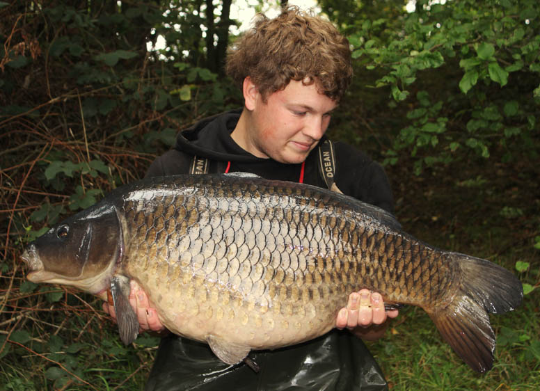 The'Football Common' weighing 32lb 15oz. which fell to Calum's double bait rig.