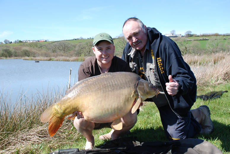 With the fish safely in the sling we lifted her up and weighed her in at a complex record of 45lb 6oz!