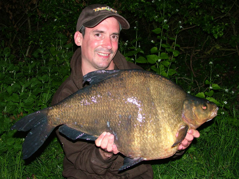 Three more fish fell during the early hours resulting in my dream bream and a new PB weighing 16lb 12oz.