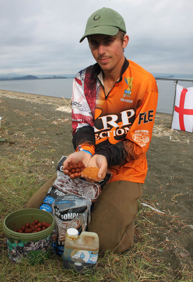 We were making up big balls of scaled pellet and chopped and whole Carp Company Icelandic red with Caviar and Cranberry boilies that we had jazzed up a bit to boost attraction.