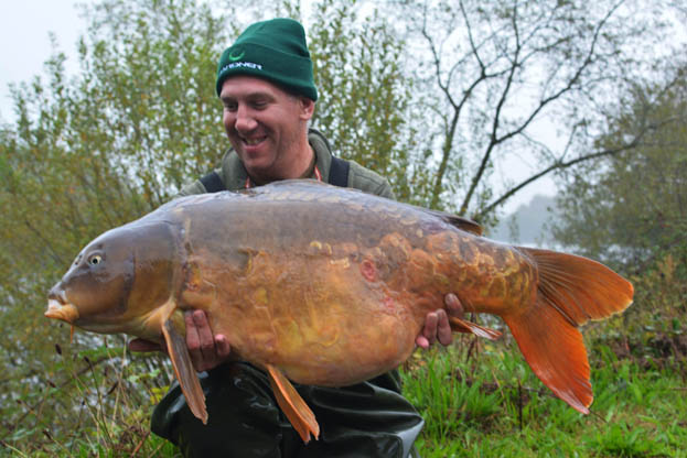 On the end was what was to be my last Roach Pit chunk, none other than'Snubby'; at 44lb 8oz. Happy Days!