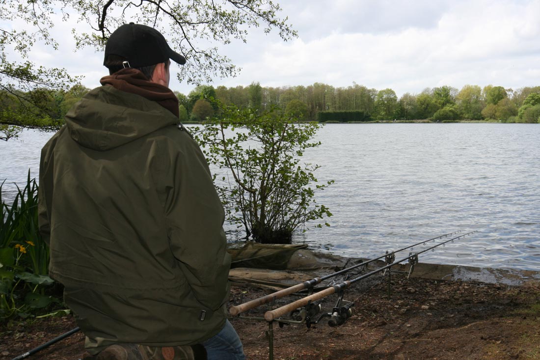 crucian-carp-bait-and-tactics-alan-stagg-waiting-for-a-bite-1