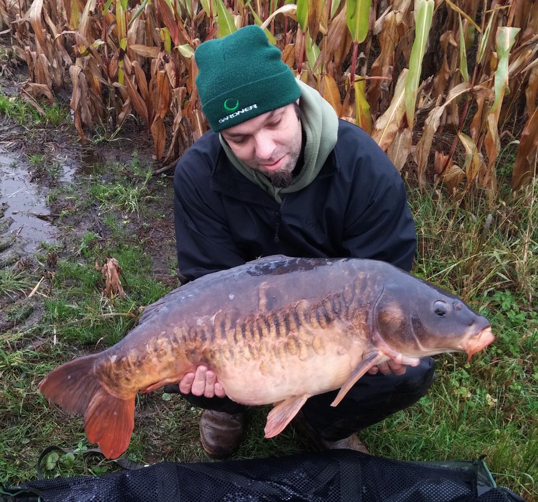 Carp Fishing – An Old Canal Gem – By Roy Oostindiën